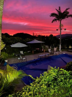 Casa de campo, com quadra de Beach Tennis, Volei e Fut Volei próxima a SP!!